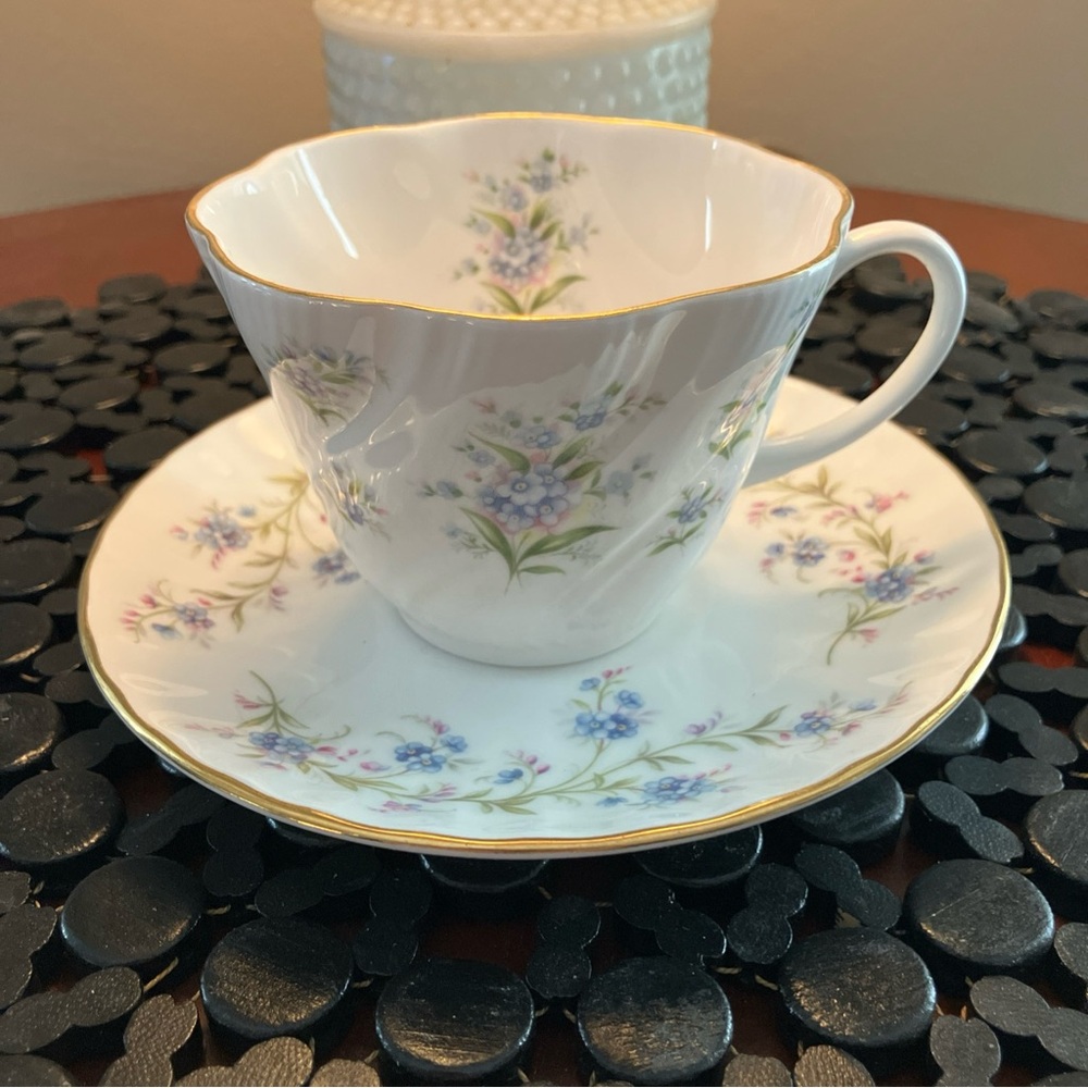 VintageQueens Forget Me Not Countryside Series Tea Cup/saucer Pretty & Perfect